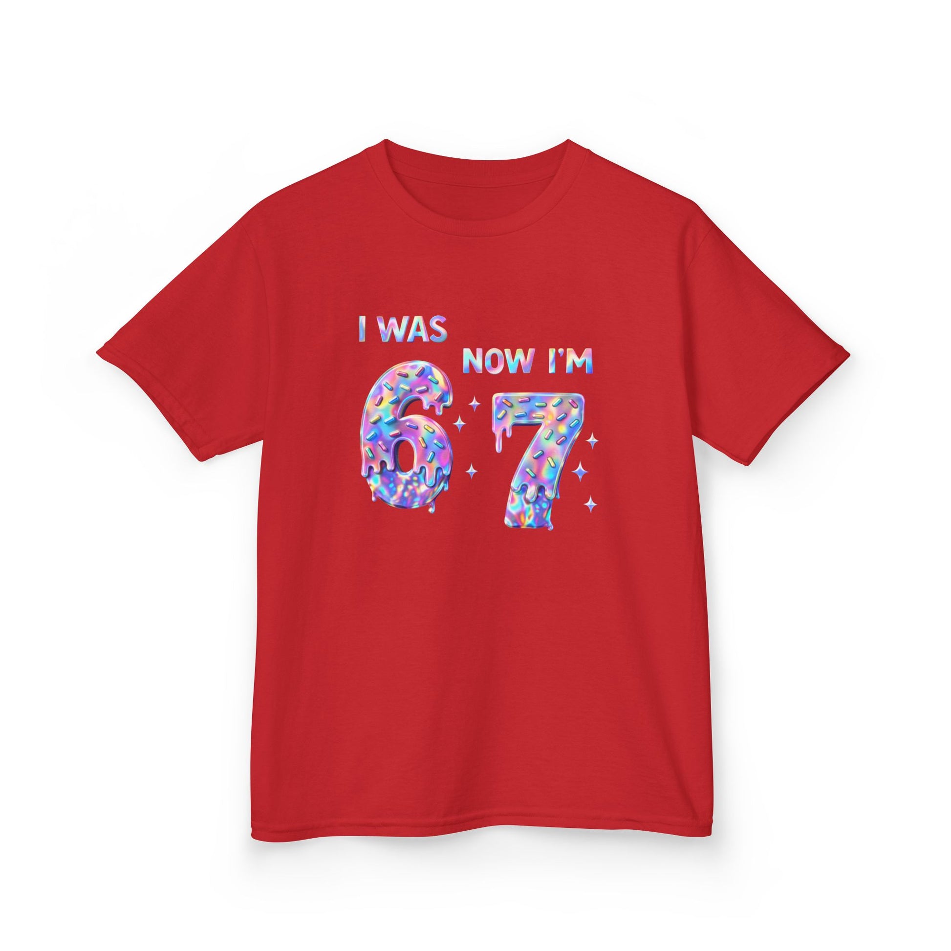 Červené tričko s nápisem I WAS 66 NOW I'M 67 ve stylu donutů