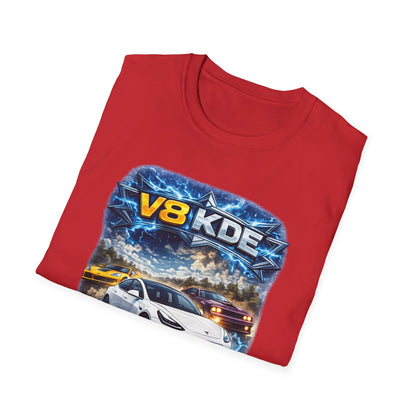 Červené tričko s nápisem V8 KDE a sportovními vozy
