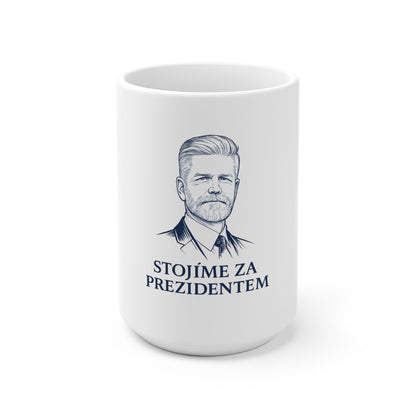 Bílý keramický hrnek s portrétem a nápisem STOJÍME ZA PREZIDENTEM