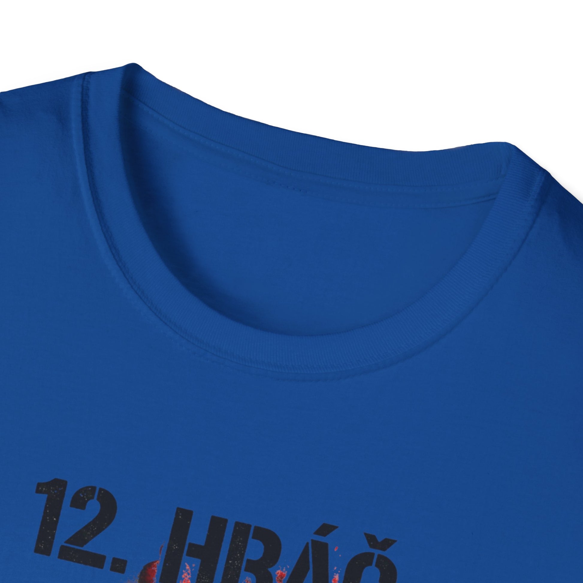 Modré tričko s potiskem 12. HRÁČ s červenými skvrnami